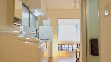 Quarto, para não fumantes, vista para a cidade (Chistose, 302) | Banheiro | Chuveiro/banheira combinados, secador de cabelo, toalhas de banho