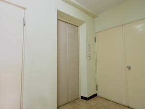 Interior entrance - CHITOSE CORPO (Tokyo)