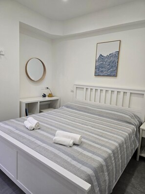 2 bedrooms, iron/ironing board, WiFi, bed sheets - Apartment 'Casetta Di Nonno Paolo' with Wi-Fi and Air Conditioning (Giardini Naxos)