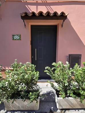 Exterior detail - Apartment 'Casetta Di Nonno Paolo' with Wi-Fi and Air Conditioning (Giardini Naxos)