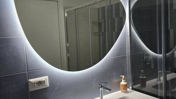 Shower, free toiletries, hair dryer, towels