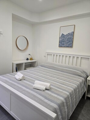 2 chambres, fer et planche à repasser, Wi-Fi, draps fournis