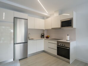 Réfrigérateur, micro-ondes, four, lave-vaisselle