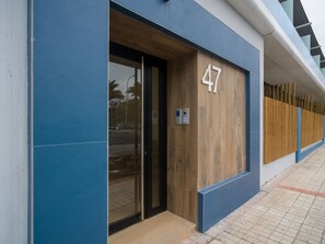 Exterior detail - Sunset Arguineguin by CanariasGetway (Mogán)