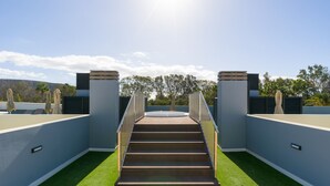 A modern outdoor staircase leading to a rooftop terrace with artificial grass, surrounded by a low wall and two pillars. - Sunset Arguineguin by CanariasGetway (Mogán)
