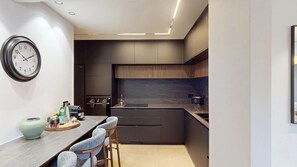 Micro-ondes, four, plaque de cuisson, lave-vaisselle