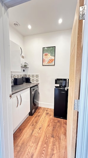 Interior - Self-contained cabin with stunning views! (Brighton and Hove)
