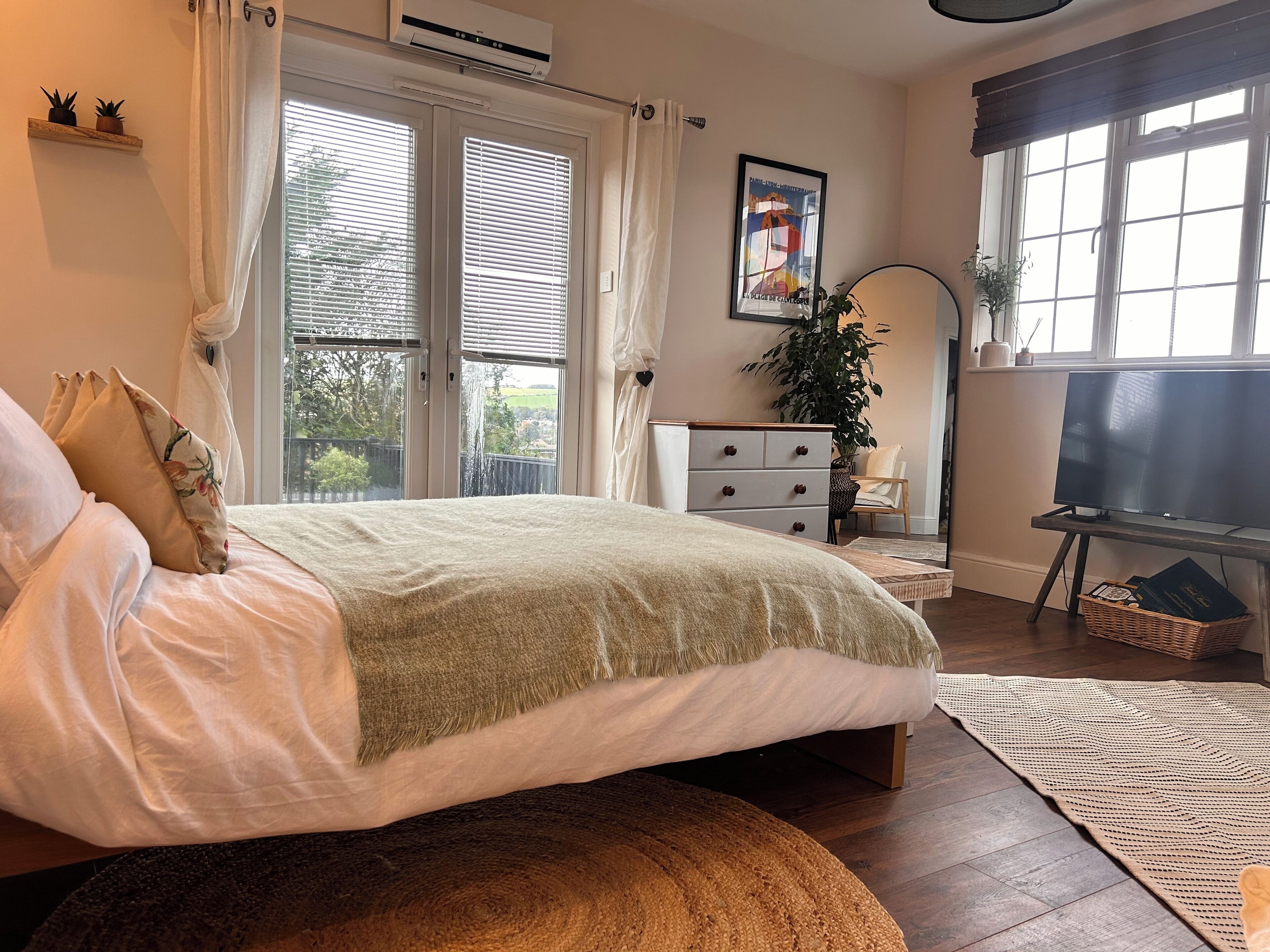 1 habitación, tabla de planchar con plancha, wifi gratis y ropa de cama 