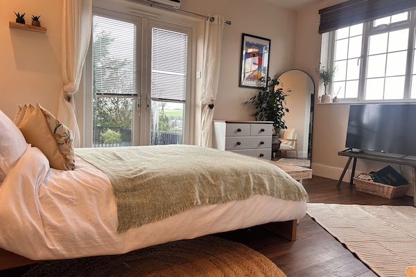 1 dormitorio, tabla de planchar con plancha, wifi gratis y ropa de cama