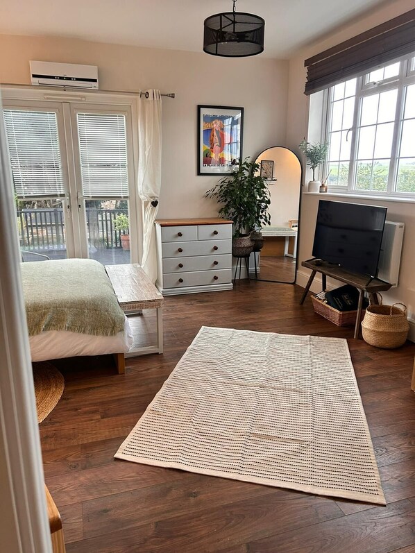 1 bedroom, iron/ironing board, free WiFi, bed sheets