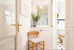 Shower - Cozy One-Bedroom Apartment Near Brighton Seafront (Brighton)