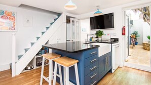 Unclassified image, 5 of 10, button - Cozy One-Bedroom Apartment Near Brighton Seafront (Brighton)
