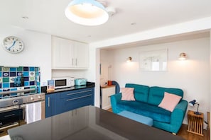 Interior - Cozy 1-Bedroom Apartment | Near Brighton Seafront (Brighton)