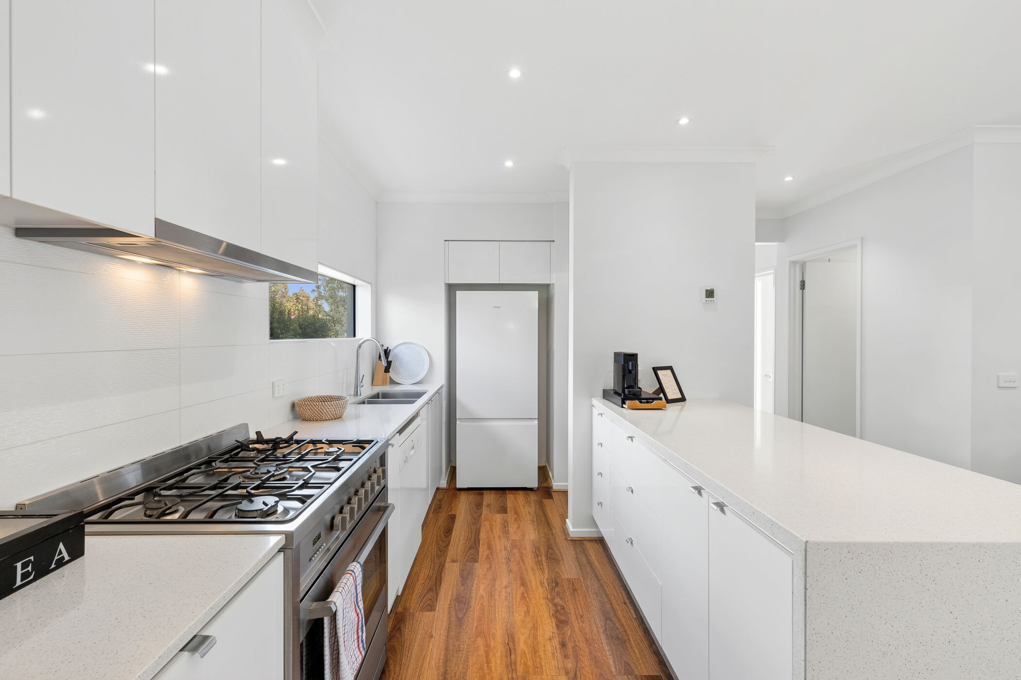 Micro-ondes, four, plaque de cuisson, lave-vaisselle