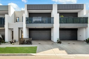 Exterior - Cherry St Retreat, Armstrong Creek (Armstrong Creek)