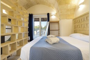 Room, 1 Double Bed, Non Smoking, Courtyard View | Free WiFi - Dimora Forticito (Marittima)