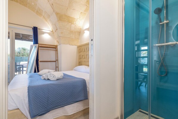 Room, 1 Double Bed, Non Smoking, Courtyard View | Free WiFi - Dimora Forticito (Marittima)