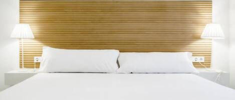 Bureau, espace de travail pour ordinateur portable, Wi-Fi gratuit