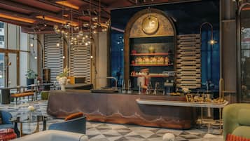 4 restoran, melayani sarapan, makan siang; sajian masakan Italia