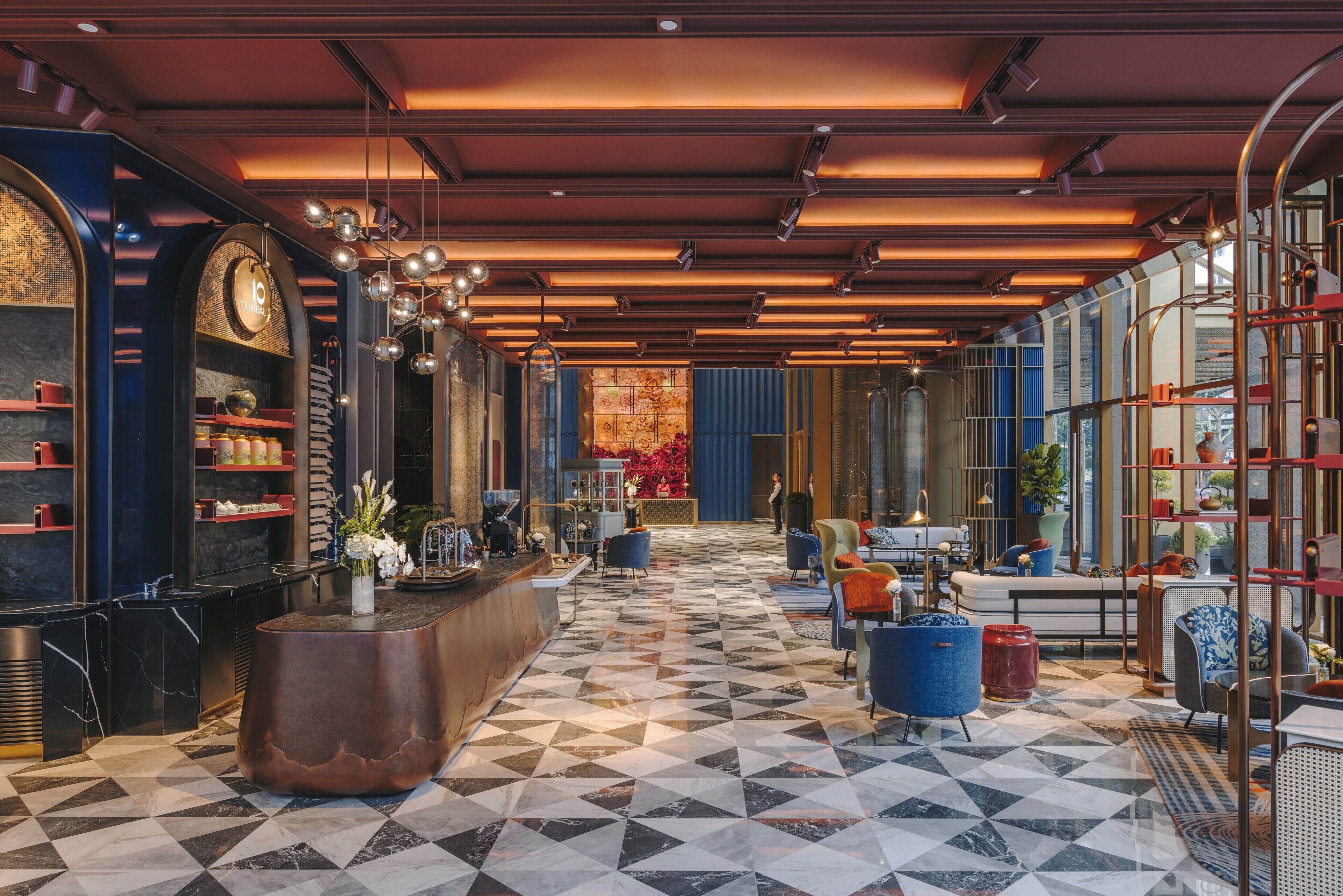 4 restaurants; breakfast, lunch and dinner served 