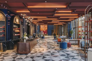 4 間餐廳；供應早餐、午餐和晚餐