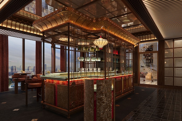 4 restaurants; breakfast, lunch, and dinner served