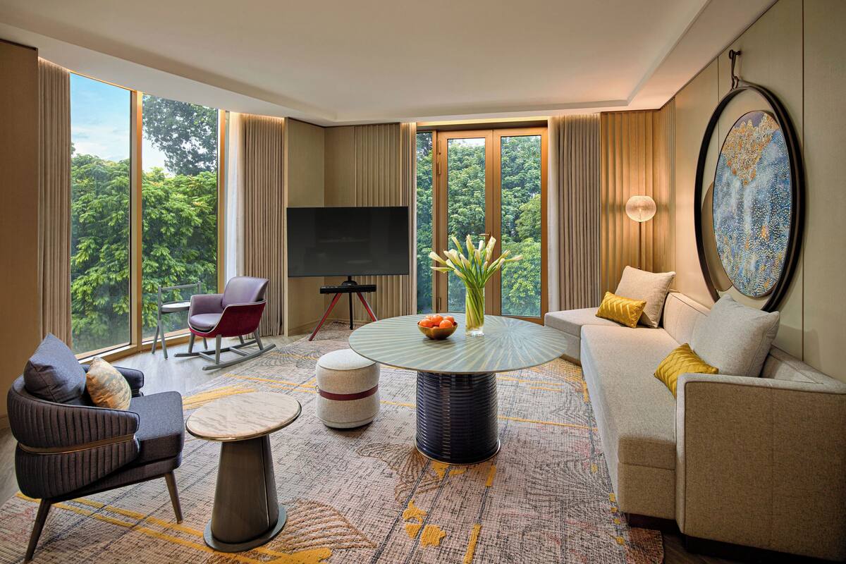 Premium bedding, pillowtop beds, minibar, in-room safe
