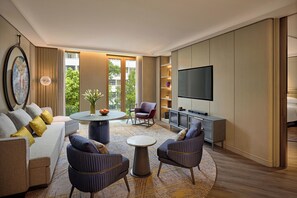 Premium bedding, pillowtop beds, minibar, in-room safe