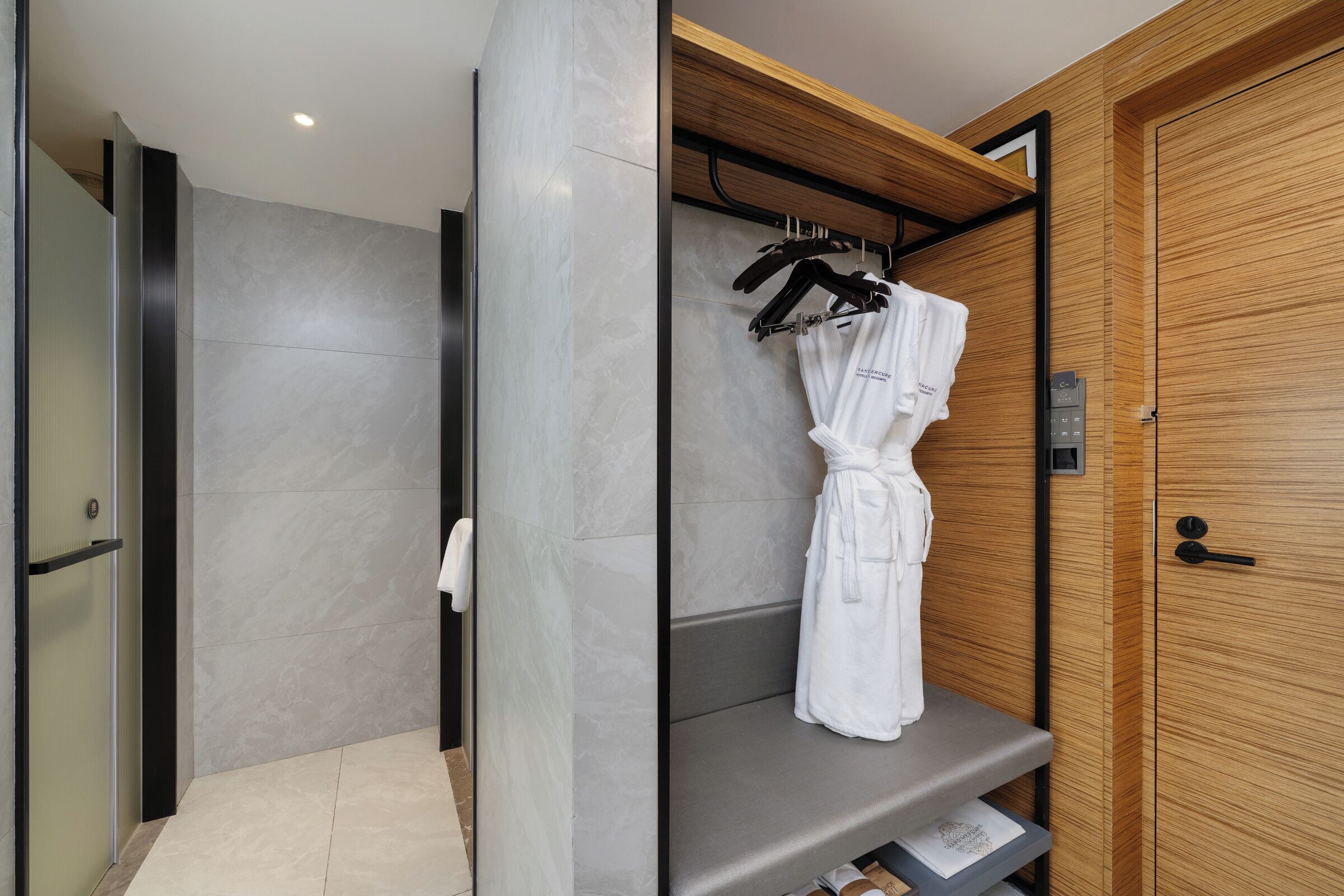 Executive Room, 1 King Bed | Living area | 55-inch LCD TV with satellite channels