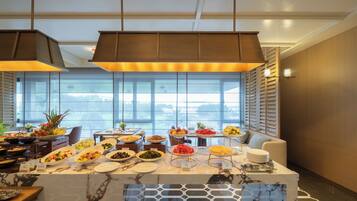 Daily buffet breakfast for a fee