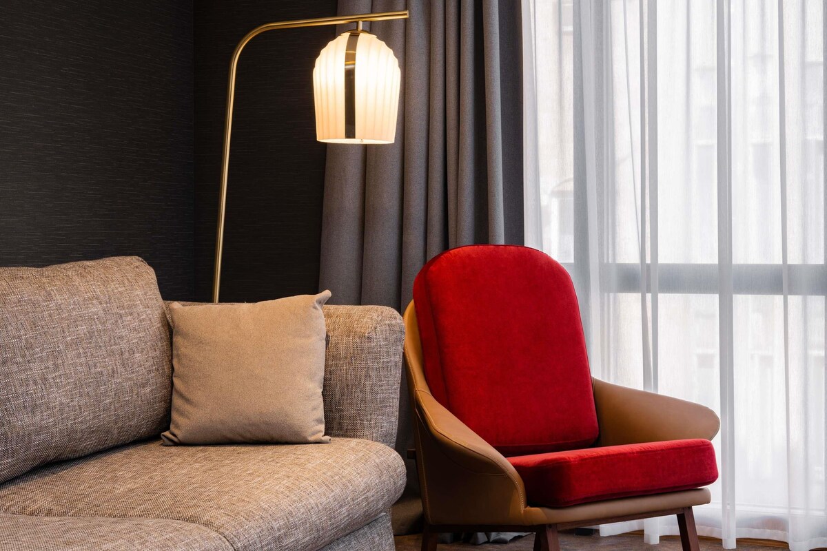 Junior Suite, 1 Katil Kelamin (Double) dengan Katil Sofa | Peralatan tempat tidur hipoalergenik, peti besi dalam bilik 