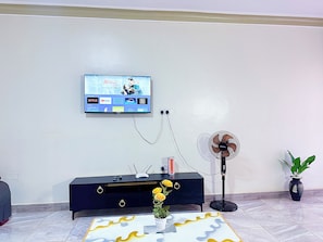 Apartament econòmic, balcó, vistes a la ciutat | Sala d'estar