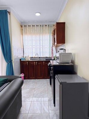 Deluxe Apartment, Balcony, City View | Private kitchen