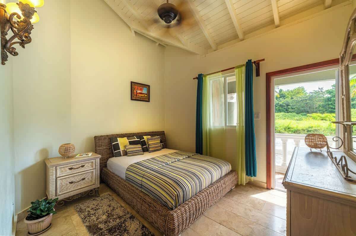 3 chambres, bureau, fer et planche à repasser, accès au Wi-Fi (inclus)