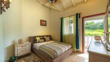 3 chambres, bureau, fer et planche à repasser, accès au Wi-Fi (inclus)