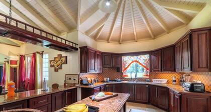 Ridge Royale w Hot Tub Home Cinema & Mountain View