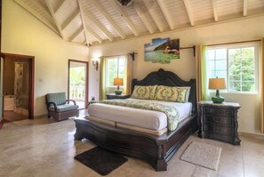 3 bedrooms, desk, iron/ironing board, free WiFi - 3BR Villa w Hot Tub Home Cinema Mountain View (Pont Cassé)