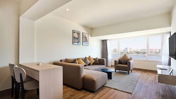 Studio, River View | Living area