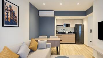 En 55-tommers smart-TV med digitale kanaler