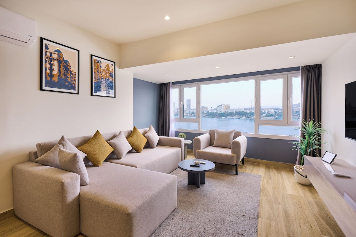 Luxury Studio, Kitchen, River View | Living area