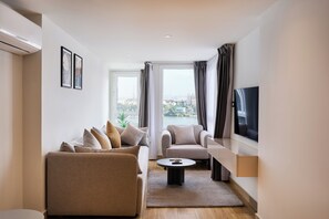 Studio, Flussblick | Wohnbereich