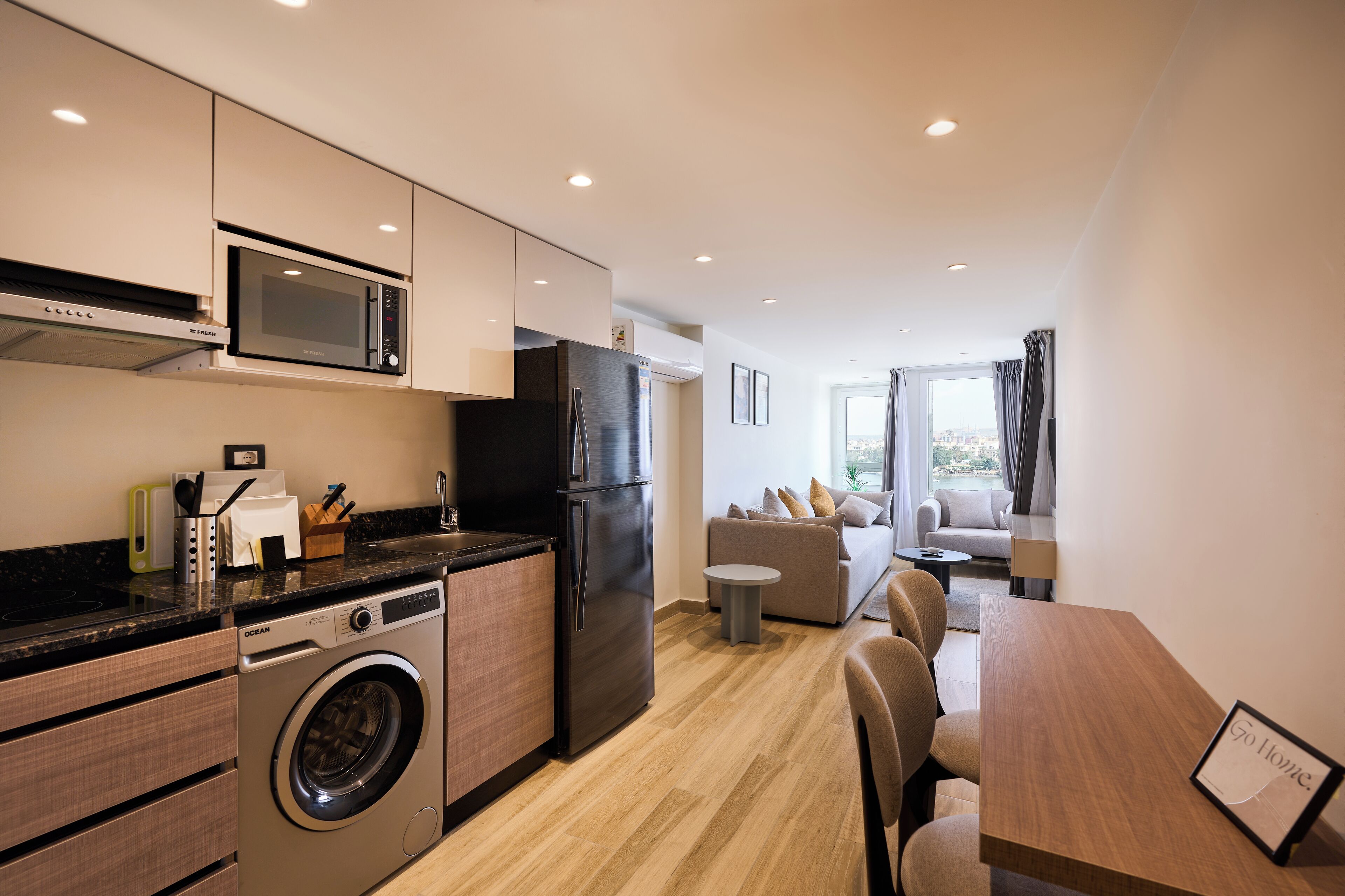 Studio - utsikt mot floden | Eget kök | Minikylskåp, mikrovågsugn, kaffe- och tebryggare och vattenkokare