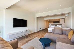 Studio, River View | Living area