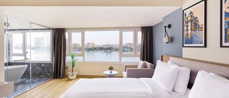 Luxe studio, keuken, uitzicht op rivier | Gratis wifi, beddengoed