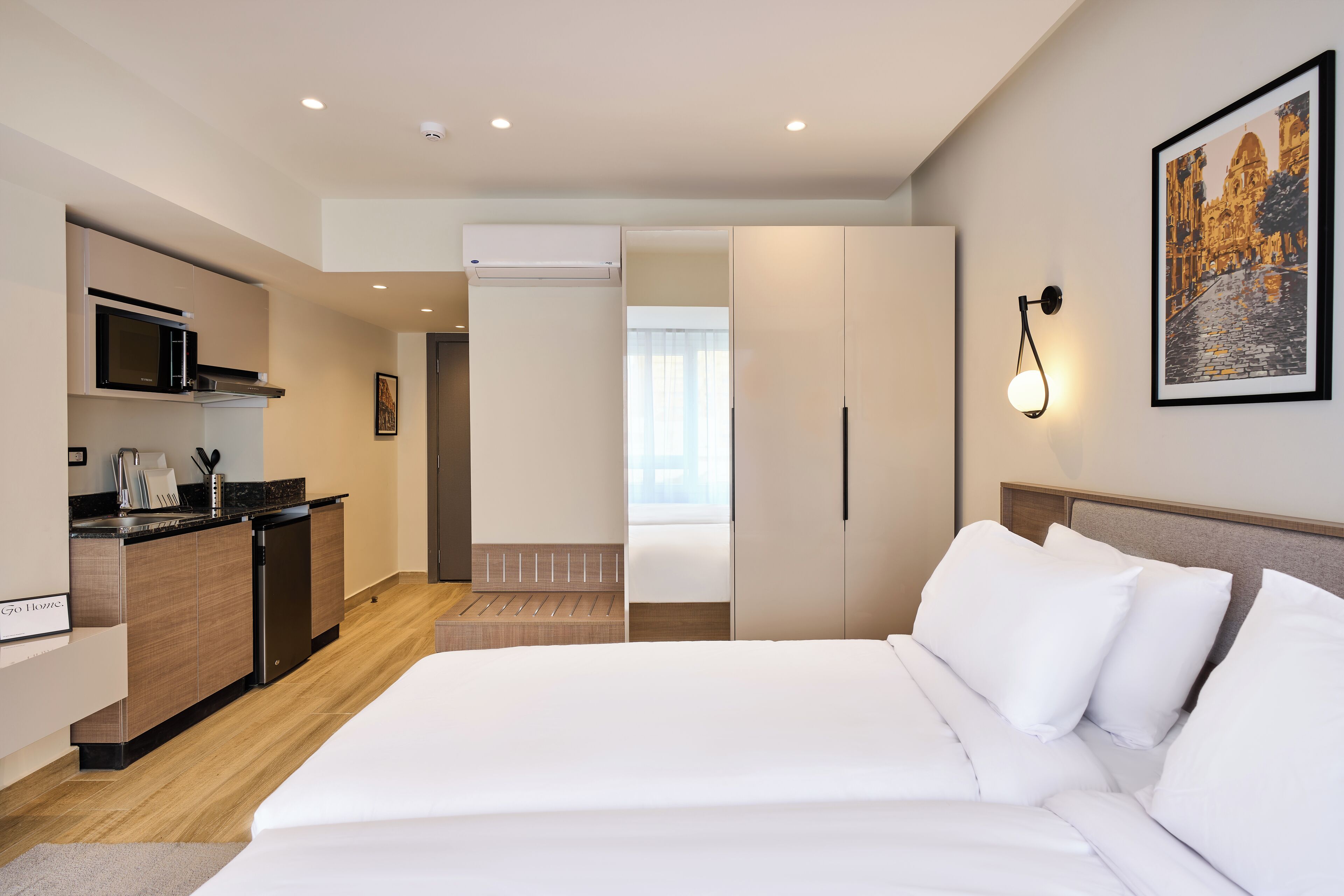 Estudio superior, vistas a la ciudad | Wifi gratis y ropa de cama