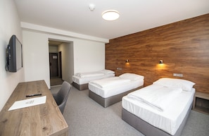 Classic-værelse til 3 personer - bjergudsigt | Skrivebord