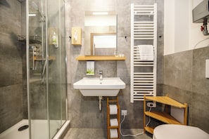 Bruser, håndklæder, Sæbe, Toiletpapir