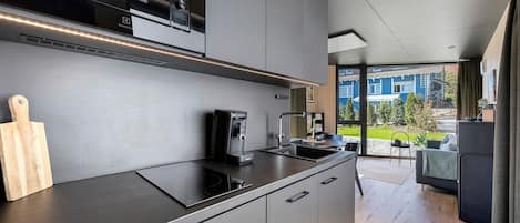 Fridge, microwave, stovetop, dishwasher