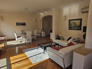Smart TV - Very spacious apartment in the Vieux-Port of Marseille 105m2 of great comfort (Marseille)