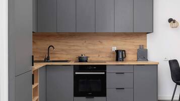 Køleskab, ovn, kogeplade, opvaskemaskine